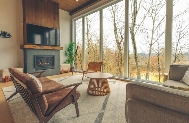 Escape to Monte Mahal - Your Four Season Retreat in Bel Air