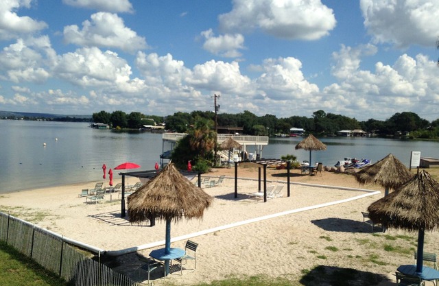 Escape to my Tropical Gem on Lake LBJ! Beautiful Condo, Beach,2 Pools!