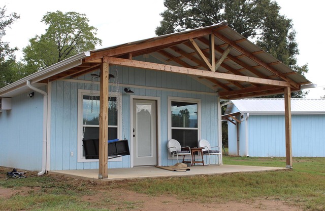 Escape To Nature’s Embrace:nUncle Joe's Creek Retreat - Click's Cabin