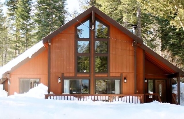 Escape to our Lake Tahoe private home; skiing, hiking, biking, beaches