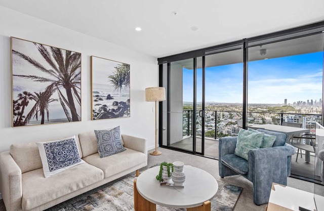 Escape to paradise at this exquisite 2 bedroom, 2 bathroom apartment.