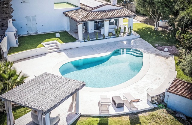 Escape to Paradise:Villa with Pool, Garden and Sea View Surrounded by Nature