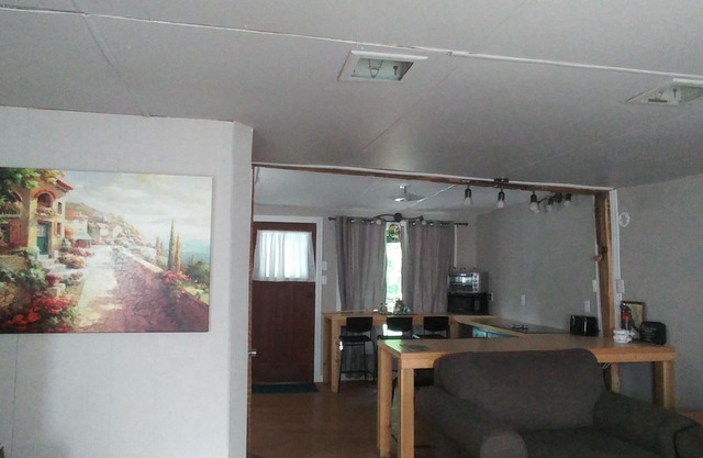 Escape to the Country! Sleeps 4