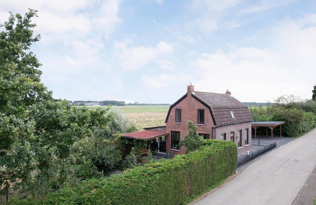 Escape to the peaceful countryside of Biervliet and embrace the serene life in this charming holiday home.