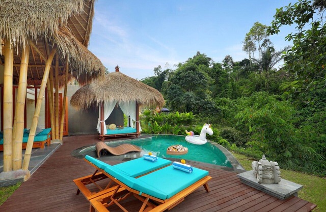 Escape to the serene beauty of Ubud, Bali, for a romantic honeymoon getaway!