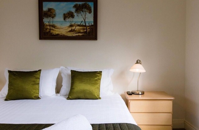 Escape to Tranquility: Experience Blissful Getaways at Jade Cottage