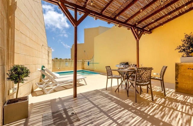 Escape w/Private pool, indoor hot tub & BBQ terrace