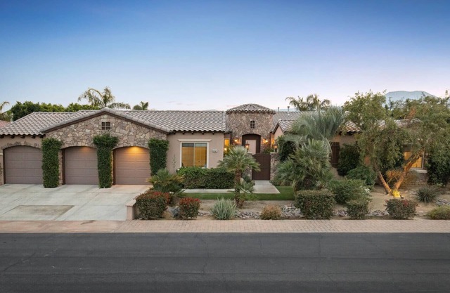 Esmeralda, Luxury Home with Pool and Spa
