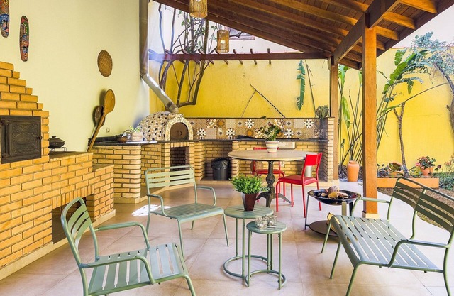 Espaço gourmet e home-office na Granja Viana