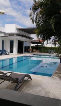 Espectacular Casa Campestre entre Giradot-Espinal