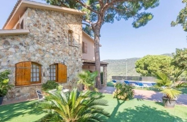 Espectacular Villa y Piscina a Pocos Minutos de las Mejores Playas Costa Brava