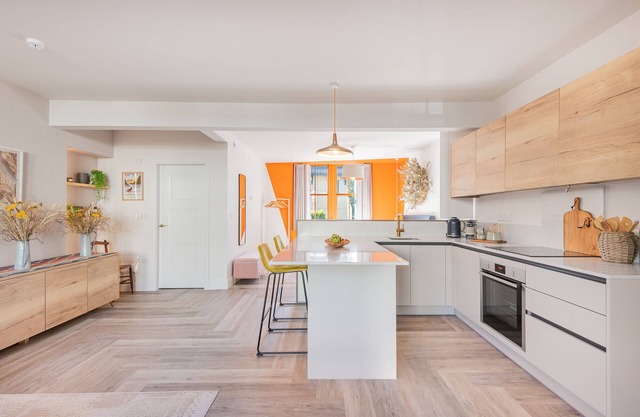 Esperance - Brand New, luxury studio with parking!