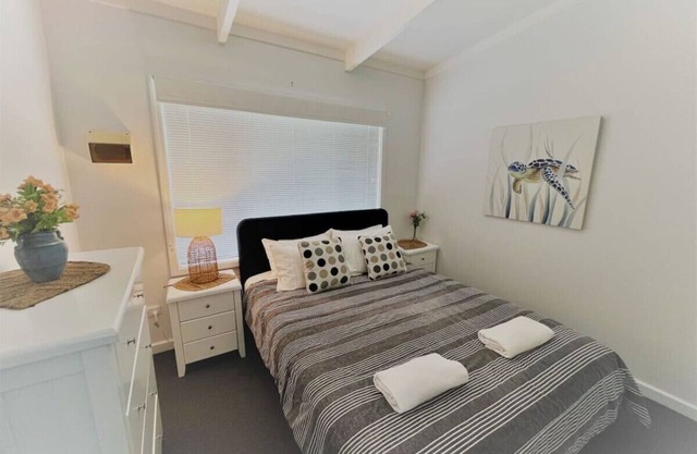 Esperance Little Units 1