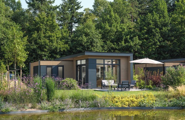 Essenburgh: Spacious and stylish property for 6 people with three bedrooms, a modern kitchen, and a cozy outdoor area. Experience luxury and nature in the Veluwe.