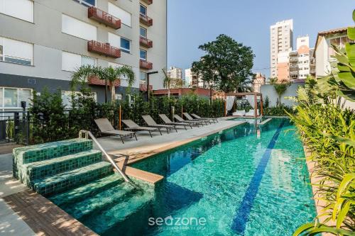Estúdio em Prédio c/Piscina CON1206