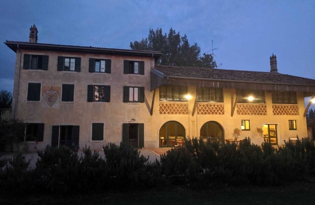 Estate immersed in the classic Valpolicella vineyards