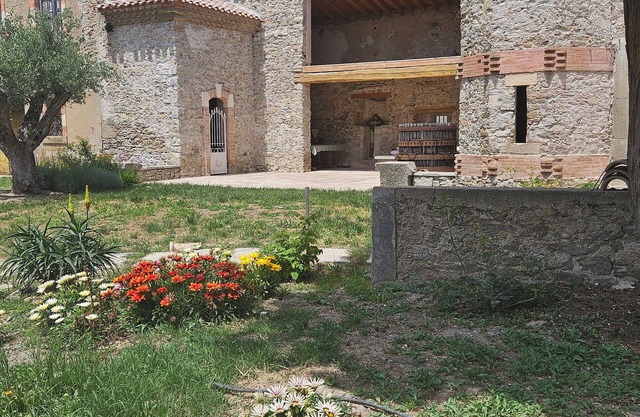 Estate on the banks of the Canal du Midi, 10 minutes from Carcassonne