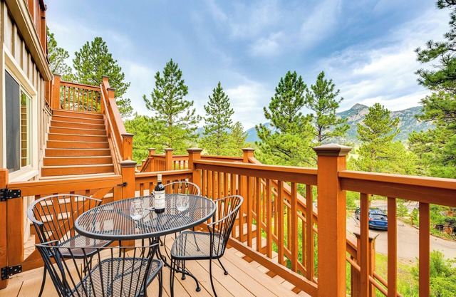 Estes Park Condo w/Deck & Views ~ 3 Miles to RMNP