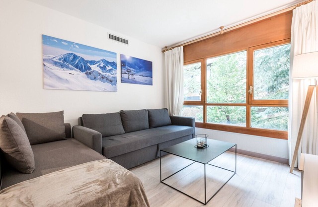 Eth Pradeth by Apartment for 5p at the foot of the slopes in Baqueira