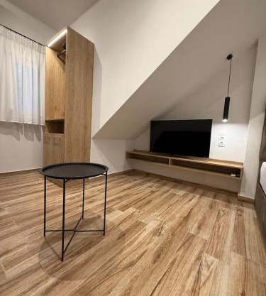 Ethra Suite 8