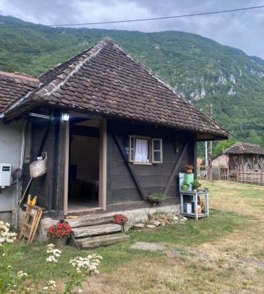 Etno vajati Perućac