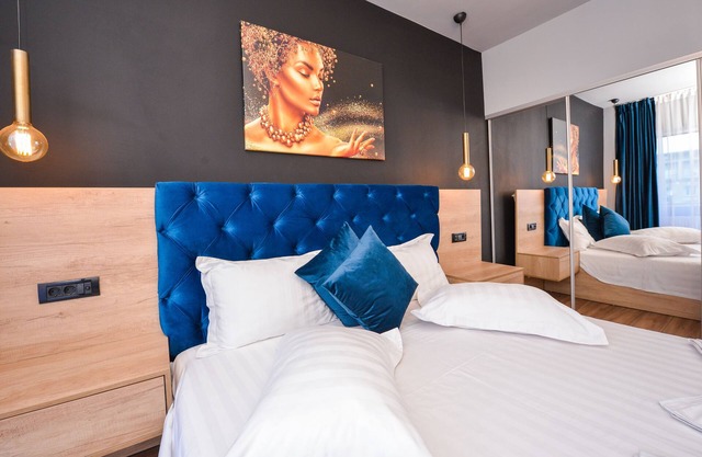 Eva Apartment - Romana Square