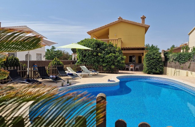 "Eva"@MARISOL: 300m to the beach, private pool, A/C, WiFi, dog beach