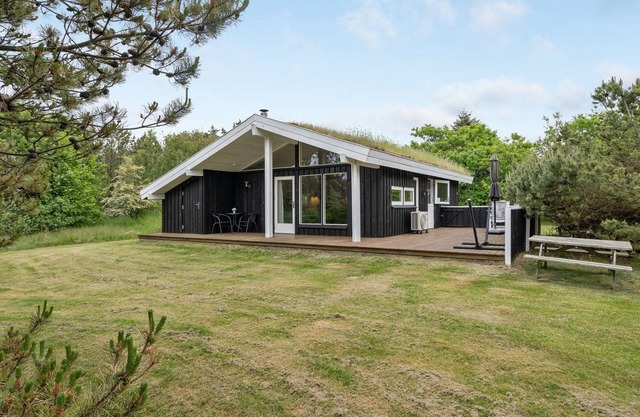 "Evan" - 1.3km from the sea by Interhome