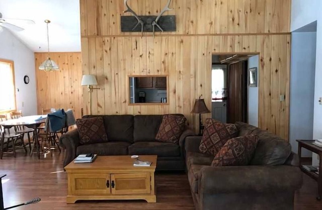 Evans' House - Great Property on Quiet Street and Close to Downtown Lake City