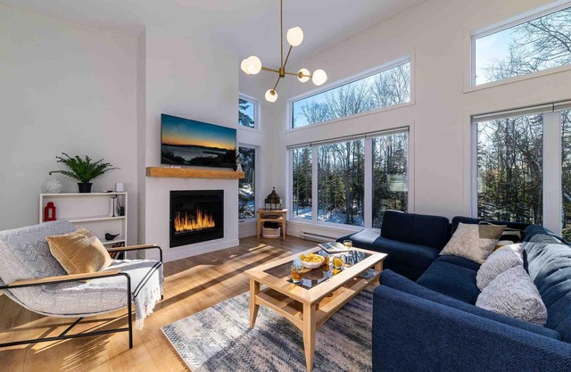Evasion Plein Air 1: BBQ Deck, Spa & Trails Await