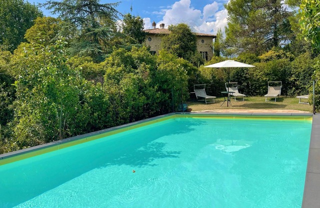 EVE HOUSE - exclusive grounds, gardens, pool, pool house + wifi. Sleeps 4.