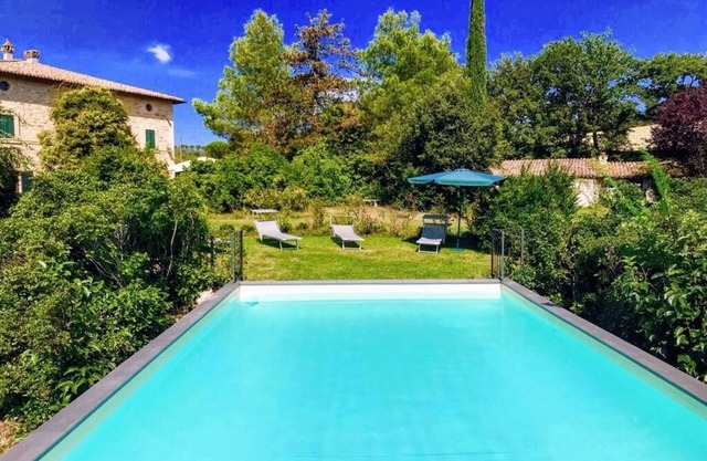 Eve House - sleeps 4 + 1 child. Pool, orchards + gardens, all exclusively yours!