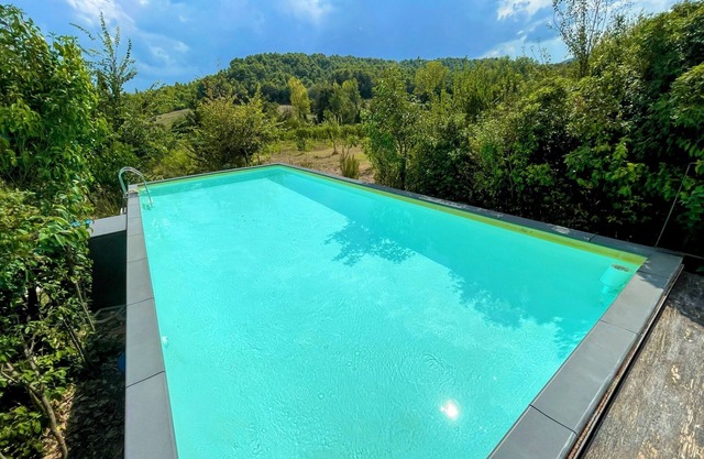 Eve House - villa + grounds, pool, pool house, pergola, patio + terrace. Slps 4