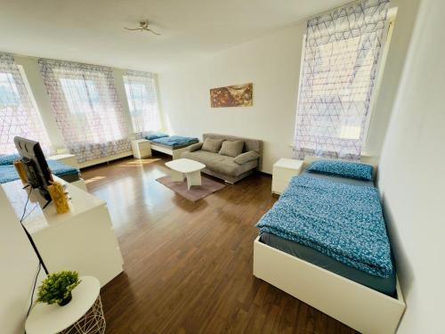 Evelins Haus Monteur und Familienwohnung
