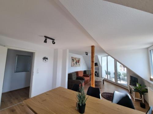 Evelyns Apartment, nahe der Therme und dem Zentrum, privat Parkplatz, Balkon, Highspeed-WLAN