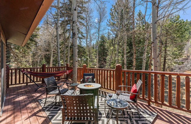 Evergreen Cabin A on the River, Quiet Location, Newly Remodeled