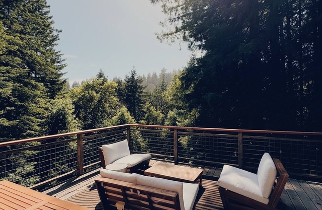 Evergreen Escape - Mountains, Beaches, Hottub, Gameroom