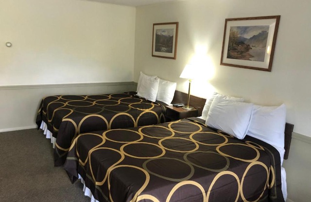 EVERGREEN MOTEL