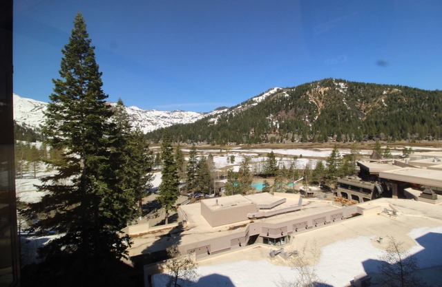 Everline Resort & Spa: Ski in/out King Room, 7th floor, ski area views