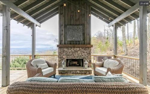 Everlux Retreat - Hot Tub on the Mountain