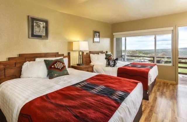 Everything You Need For The Perfect Vacation! Pets Allowed, Free Parking, Lounge