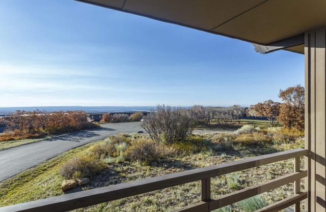 Everything You Need For The Perfect Vacation! Free Parking, Pets Allowed, Dining
