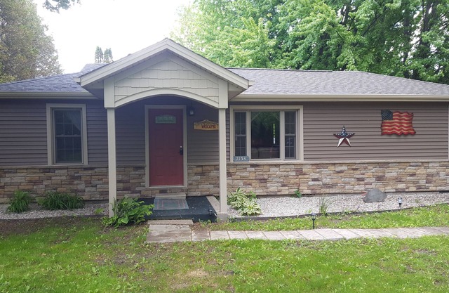 Everything new in this beautiful secluded home. Air conditioning. Wifi. Firepit.