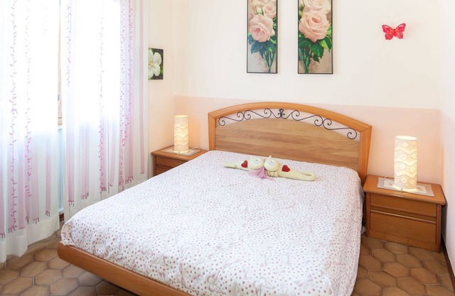 Eveten 1 - apartment for 4, in town centre, 500 metres from the beach, with parking