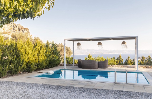 Evgoro-Ouranos villa , private pool