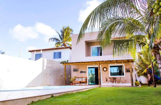 Excelente casa com Piscina
