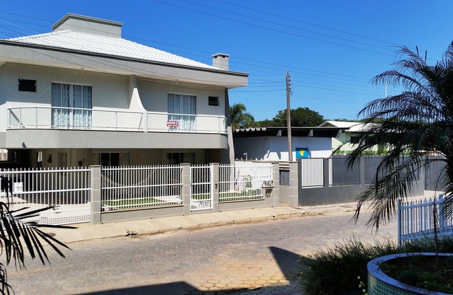 Excellent 3 Bedroom House 300 Meters From Bombinhas Beach