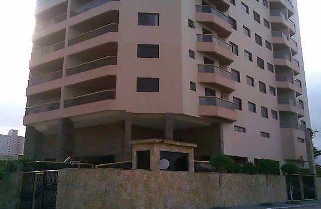 Excellent apartment one block from the beach!