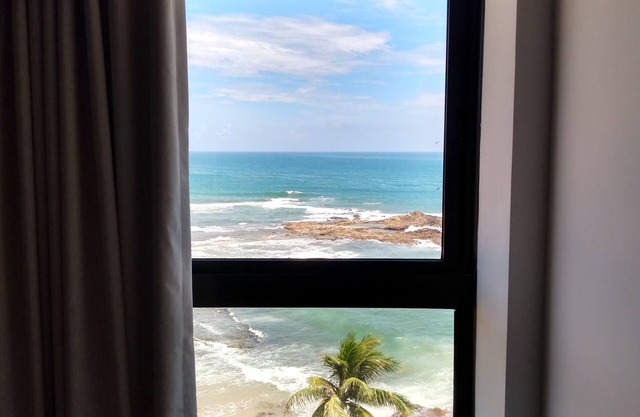 Excellent apartment with bedroom and living room facing the sea in Ondina
