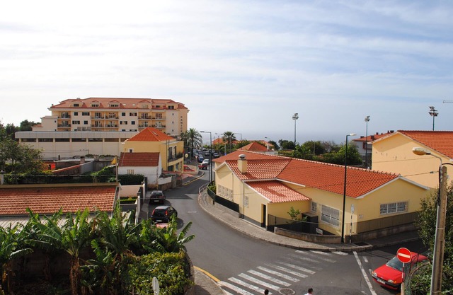 Excellent Budget 2 Bedroom Apartment in Canico - ideal location - with wifi!